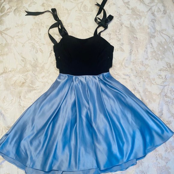 Juniors (added strap)Crisscross Short Formal Dress - Picture 3 of 6